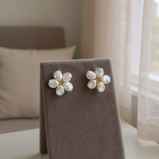 Pearl Fleur Éclat Stud Earrings